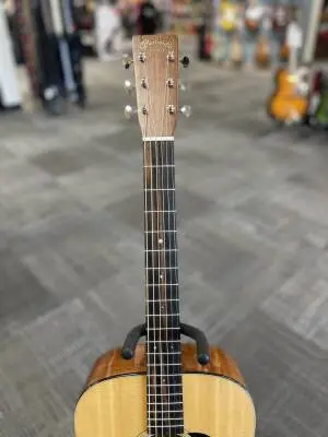 Martin Guitars - D-18 2012 2