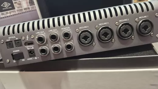 Universal Audio - UA-APX4 2