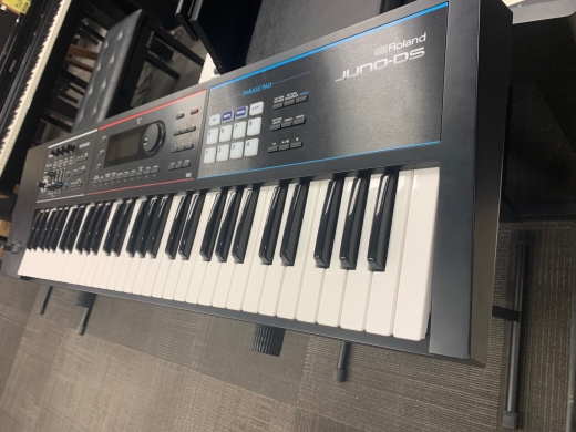 【まえだ】Rorand JUNO-DS 61 KEY BOARD ROLAND JUNO DS-61 SYNTHESIZER - A. Ally & Sons
