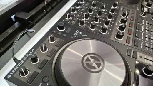 Native Instruments - KONTROL S4 MK3