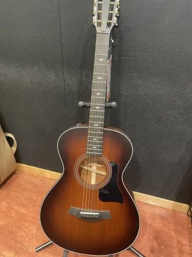 Taylor Guitars - 322E 12FRT VCL