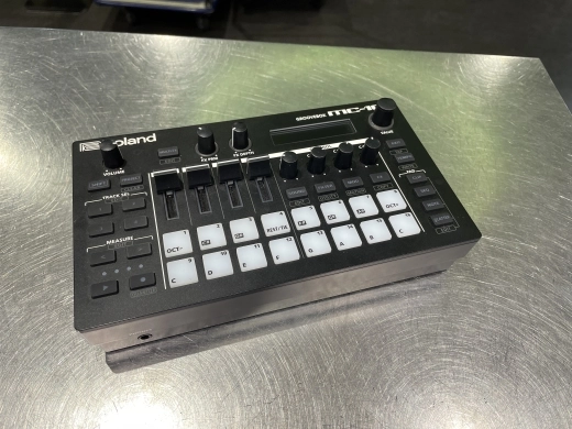 Roland - MC-101