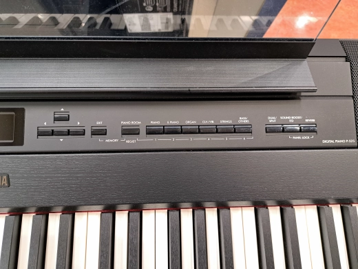 Yamaha - P525 B 2