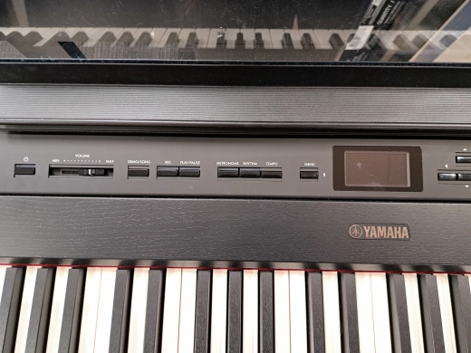 Yamaha - P525 B 2