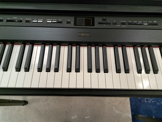 Yamaha - P525 B 2
