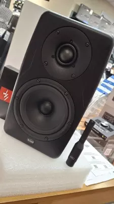 IK Multimedia - PRECISION 5