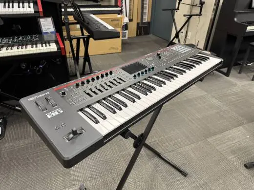 Roland - FANTOM-06 2