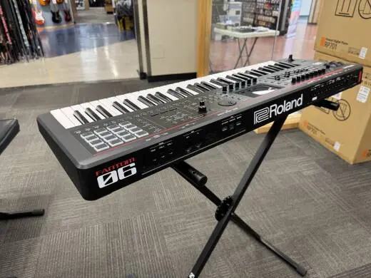 Roland - FANTOM-06 2