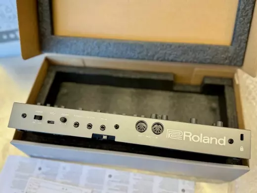 Roland - JX-08 2