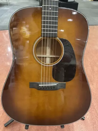 Martin Guitars - D-18 AMBER V18 2