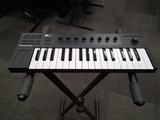 Native Instruments Komplete Kontrol M32 Micro Sized Keyboard