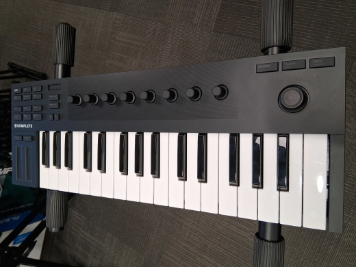 美品 KOMPLETE KONTROL M32 Amazon.com: Native Instruments Komplete Kontrol M32
