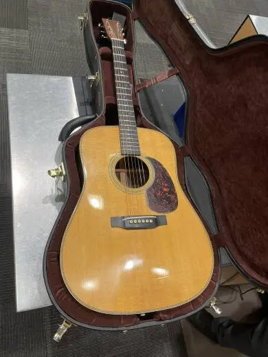 Martin Guitars - HD-28V 2