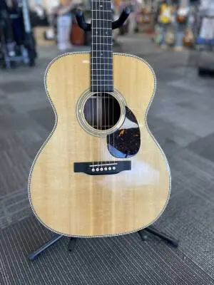 Martin Guitars - OM-28E V18 2