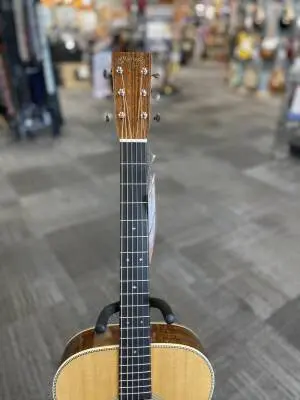 Martin Guitars - OM-28E V18 2