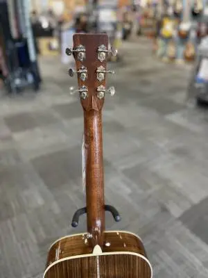 Martin Guitars - OM-28E V18 2