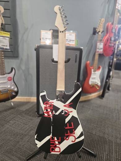 EVH Striped Series Circles, Maple Fingerboard With Gigbag - White