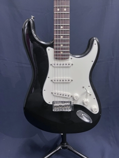 Fender - Player Stratocaster, Pau Ferro, Black 2