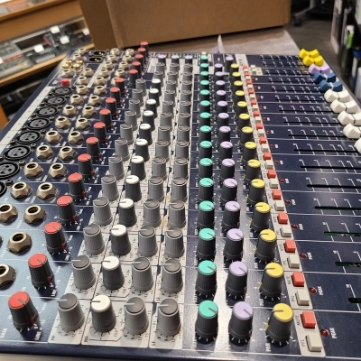 Soundcraft - EFX12 2