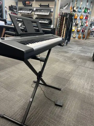 Yamaha - NP15 B 2