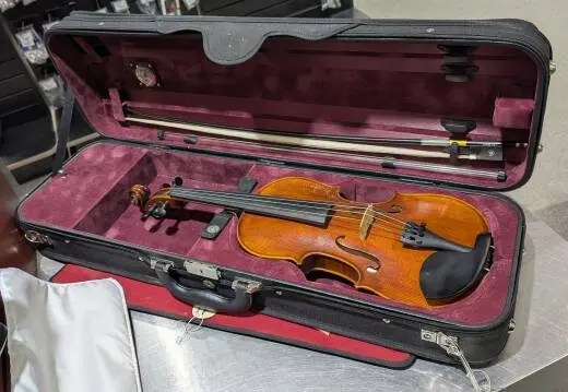 EASTMAN 305 4/4 VIOLIN OUTFIT CASE/BOW 2