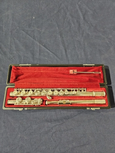 Yamaha Intermediate Flute 3