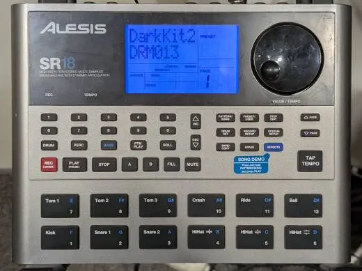 ALESIS 24 BIT STEREO DRUM MACHINE