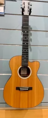 Martin Guitars - 000CJR-10E V1