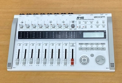 Zoom - R16