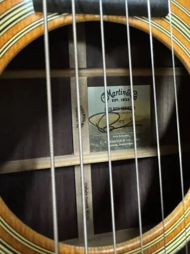 Martin Guitars - D-28 ROBINSON 2