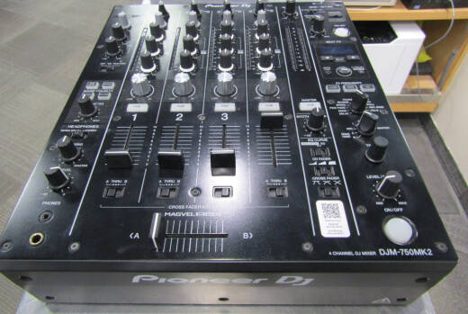 Pioneer DJ DJM-750MK2 4-Channel Pro DJ Mixer W/ FX + Rekordbox