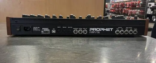 Dave Smith Instruments - PROPHETREV2 16M 2