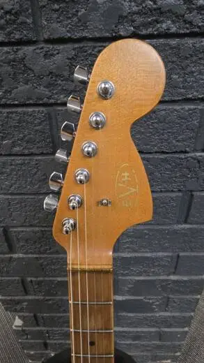 EVH Striped Series '78 Eruption, Maple Fingerboard - White with Black Stripes Relic 2