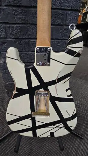 EVH Striped Series '78 Eruption, Maple Fingerboard - White with Black Stripes Relic 2