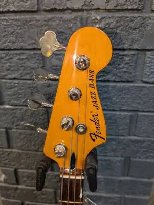 Fender - Limited Edition Laura Lee Jazz Bass with Rosewood Fingerboard - Vintage White 2