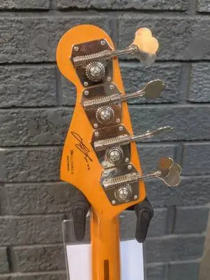 Fender - Limited Edition Laura Lee Jazz Bass with Rosewood Fingerboard - Vintage White 2