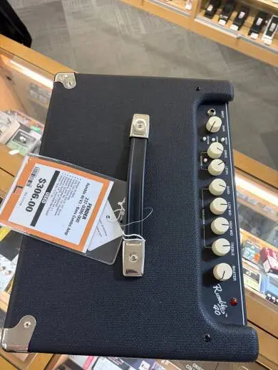 Fender - RUMBLE 40 V3 1X10 COMBO 2