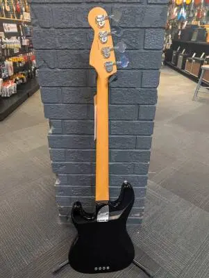 Fender - American Professional II Precision Bass, Maple Fingerboard - Black 2