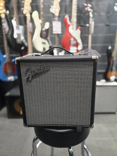 Fender Rumble 15 - Rumble Series 15 Watt Bass Amp (V3)