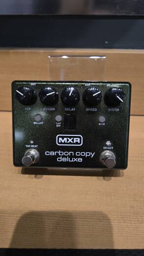 MXR Carbon Copy Deluxe Analog Delay Pedal | Long & McQuade