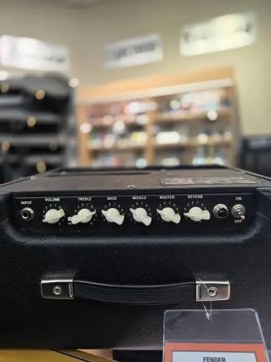 Fender Blues Junior IV 15W 1x12 Tube Combo Amp - Black 2