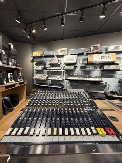 Soundcraft - FX16II 2