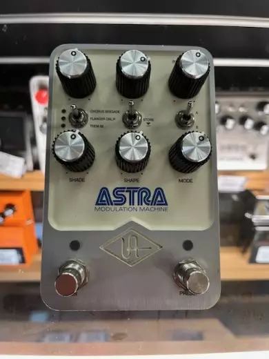 Universal Audio - Astra Modulation Machine Stereo Effects Pedal