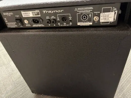 Traynor - TRAYNOR 1X15 BASS COMBO AMP 2