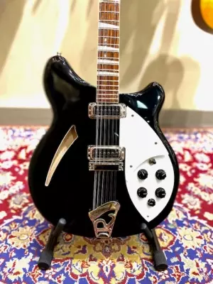 RICKENBACKER - 360 12 STR W CASE JETGLO 2