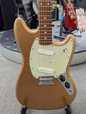 Fender - Player Series Mustang Electric Guitar with Pau Ferro Fingerboard - Firemist Gold 2
