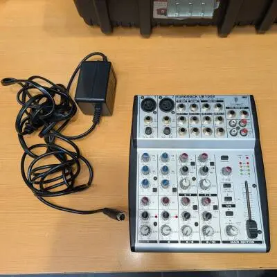 Behringer - Eurorack 10-Input 2-Bus Mixer