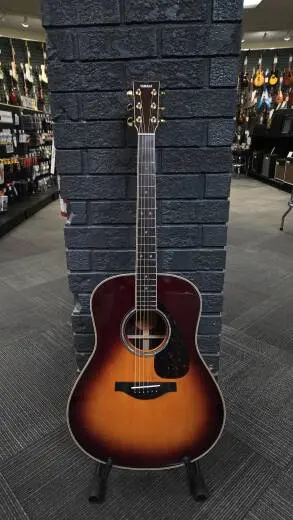 Yamaha LL16 ARE Original Jumbo Spruce Top Acoustic/Electric Guitar - Brown Sunburst