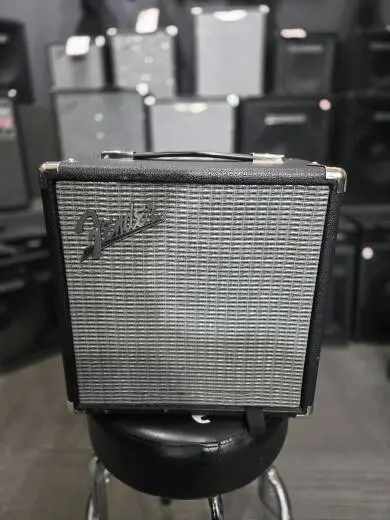 Fender Rumble 15 - Rumble Series 15 Watt Bass Amp (V3)