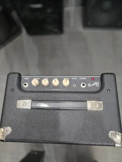 Fender Rumble 15 - Rumble Series 15 Watt Bass Amp (V3) 2